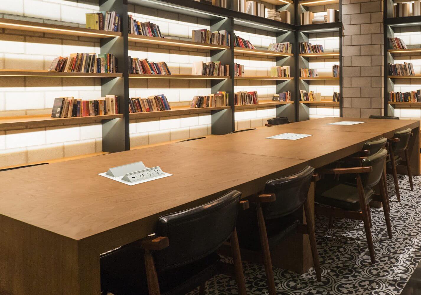 dock700-wh-lifestyle-scaled-1